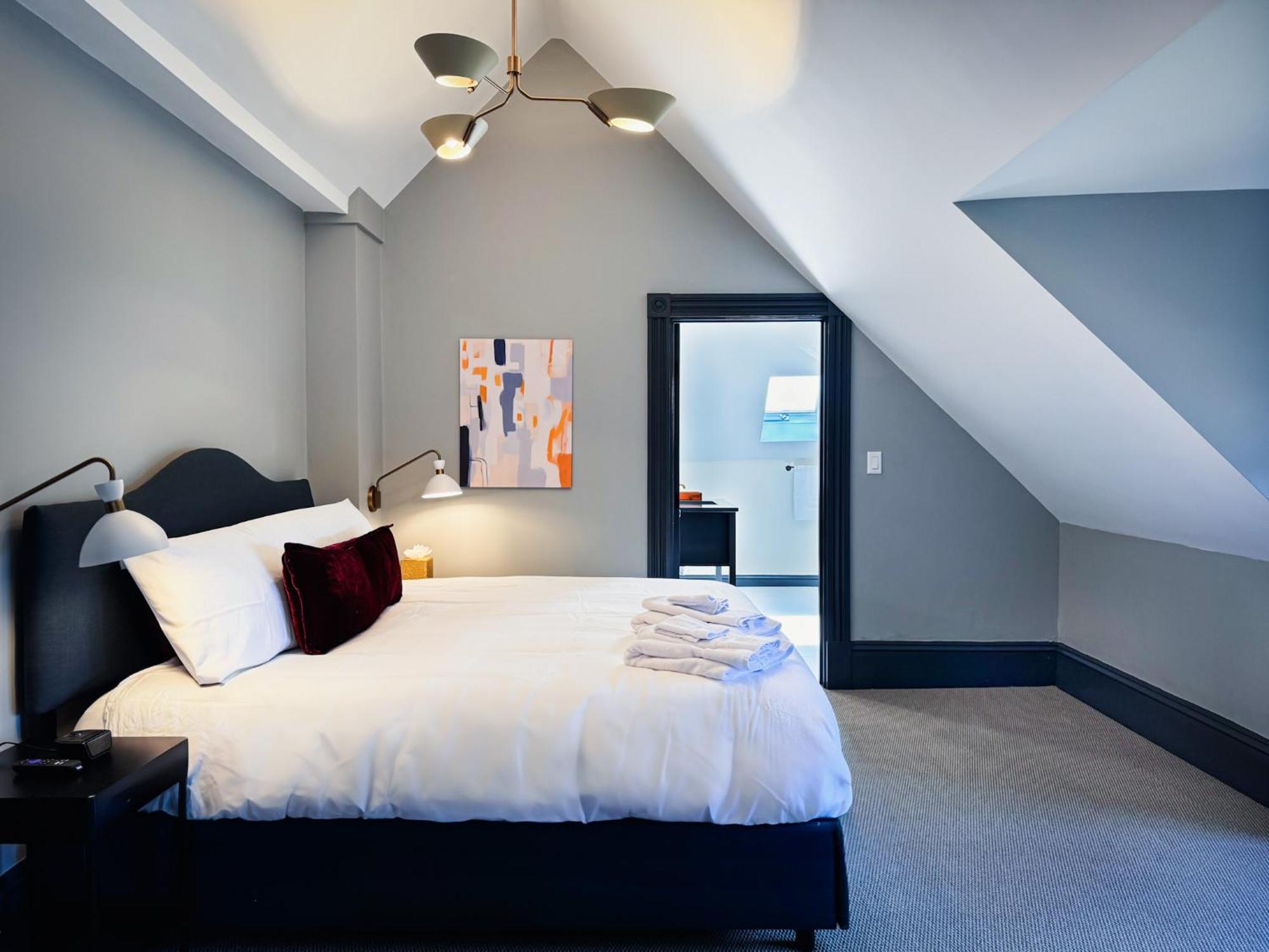 The House Hotel *