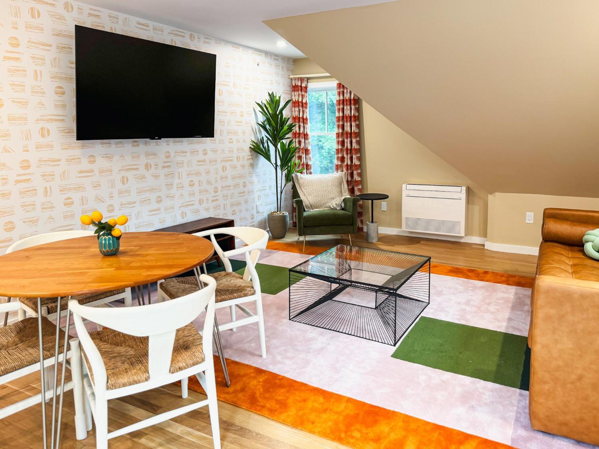 The House Hotel *