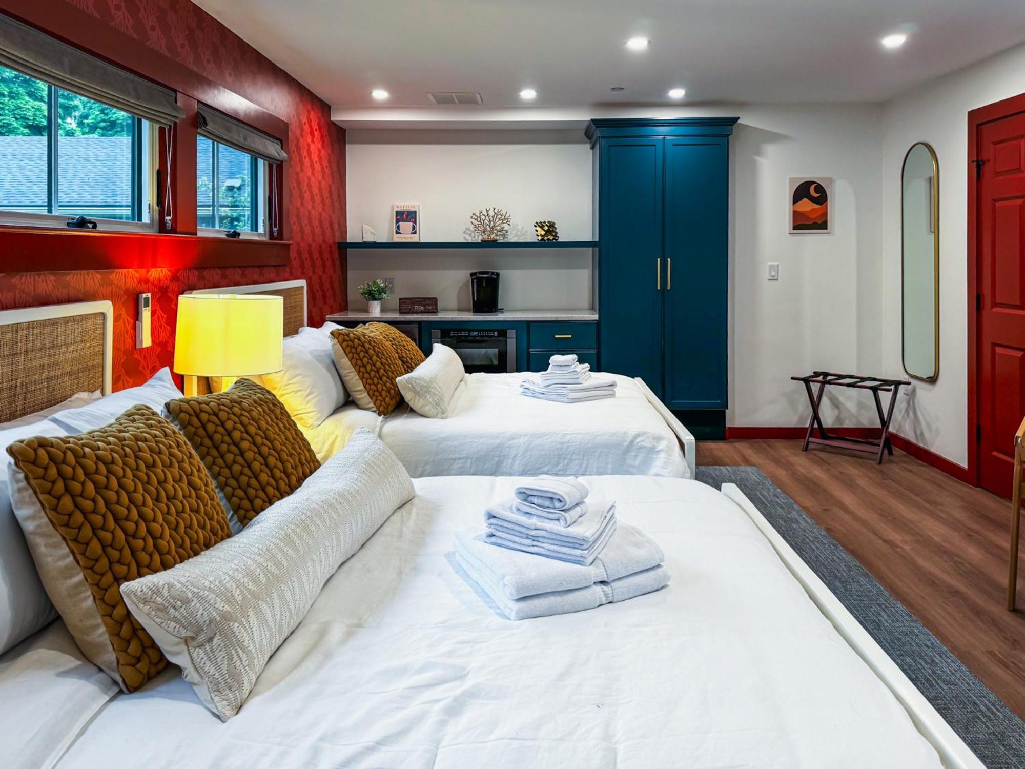 The House Hotel *